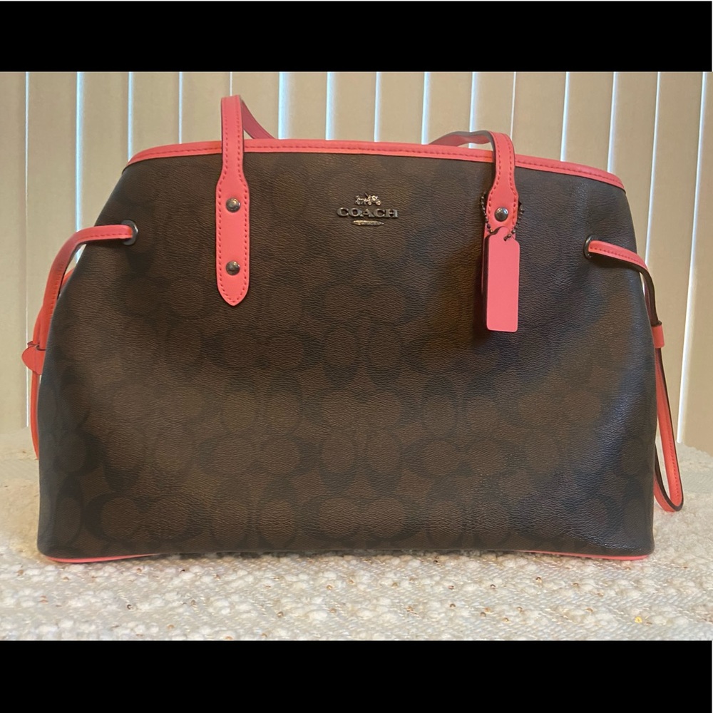 Coach Signature Canvas Tote